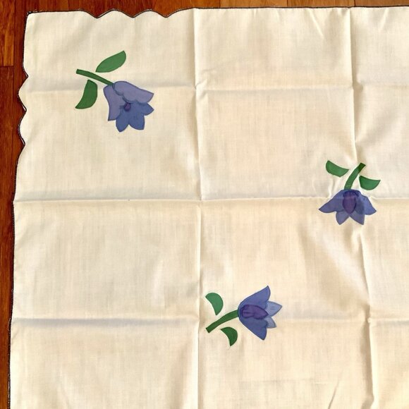 Appliquéd Pansy Flowers Blue On White Square Tablecloth 33.5”x34” Rolled Hem - Picture 6 of 11